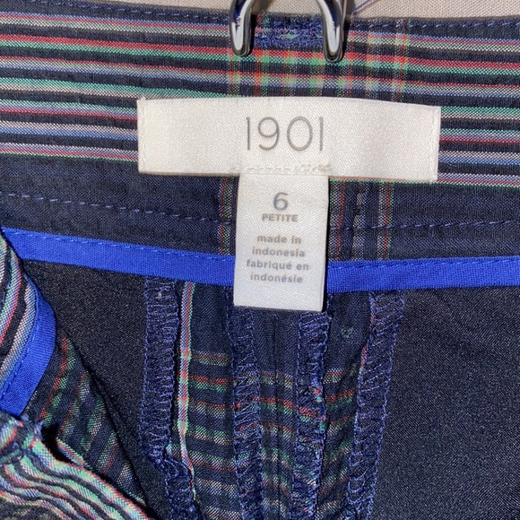 1901 • Wide Leg Crop Crepe Pants - Picture 3 of 3